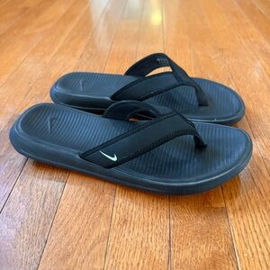 Nike Ultra Celso Thongs Men’s 9 Sandals Flip Flops Black Comfort 882691-002